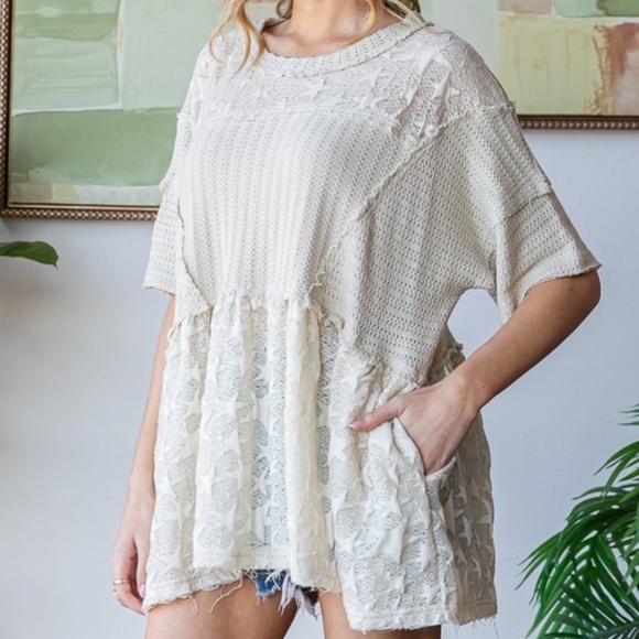 Oli & Hali Cream Star Jacquard Pockets Loose Fit Short Sleeve Top - Picture 6 of 6
